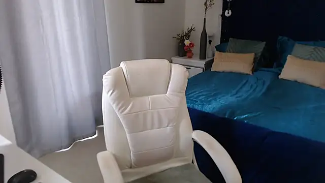 Yennyloves live XXX chat