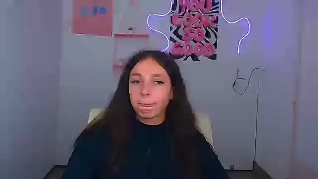 دردشة KissMeJulia الجنسية المباشرة
