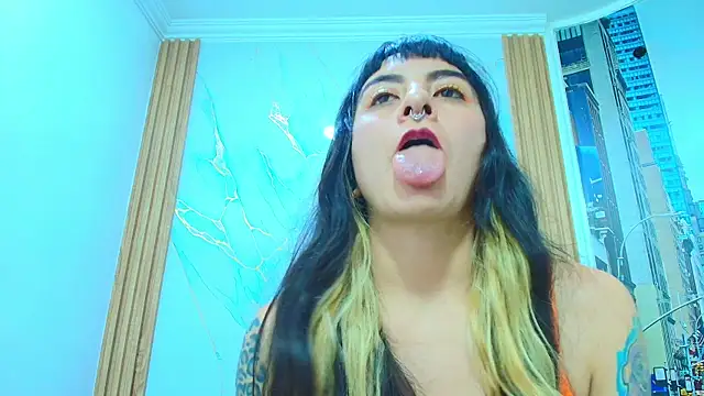 Naughty_KittenmのライブXXXチャット
