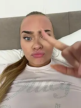 MonicaWesttn Live XXX chat