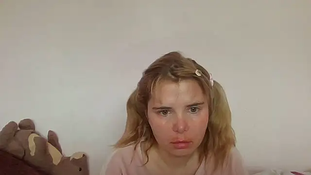 Chat +18 de HornyElena ao vivo