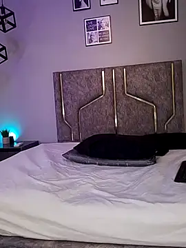 XXX chat uživo modela miaakittyy