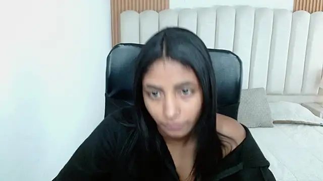 Онлайн чат XXX shaneelle