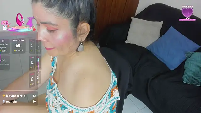 kiraGeiner Adlı Modelin Canlı XXX Sohbeti