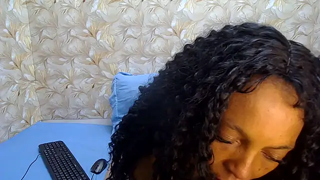 Chatroom XXX en direct de DominiqueLuxe44