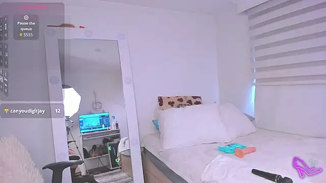 SharonVelvet 即時 XXX 聊天