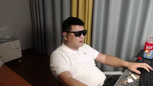 zhang1118 Adlı Modelin Canlı XXX Sohbeti