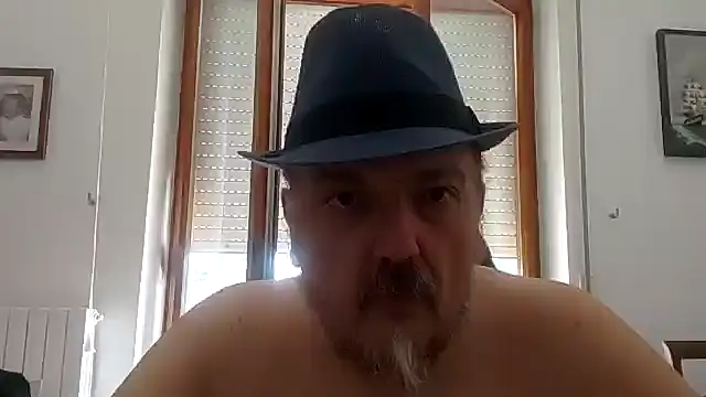 Theitalianpapi's Live XXX Chat
