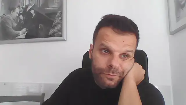 XXX chat uživo modela FROCETTO93
