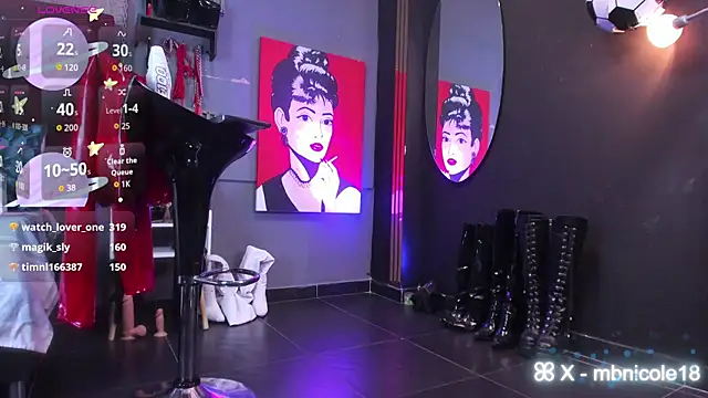 XXX chat uživo modela NicoleDiamondss