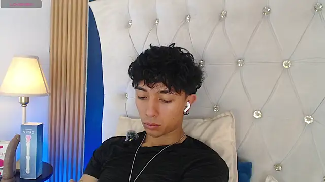 Aiden_Rivers_'s Live XXX Chat