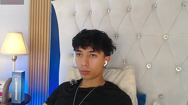 Chatroom XXX en direct de Aiden_Rivers_