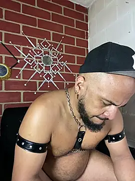the_master_foal_'s Live XXX Chat
