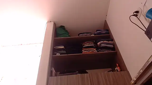 nicolle_milf1978 即時 XXX 聊天