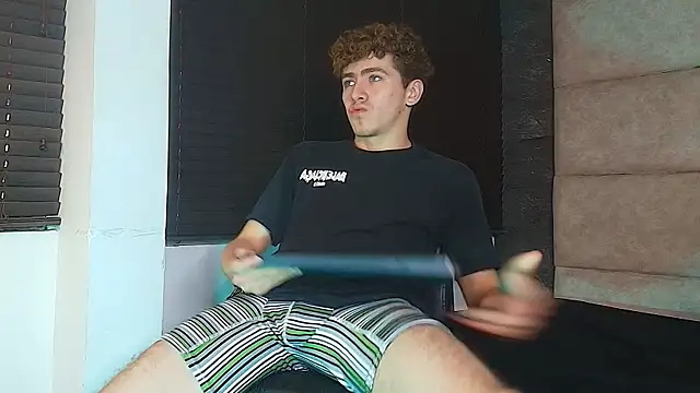 Tyler_Mcreyのウェブカメラショー