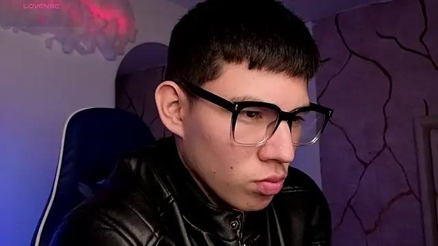 JamesCr_ élő XXX-chatje