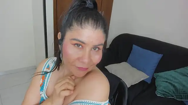 Chat +18 de kiraGeiner ao vivo
