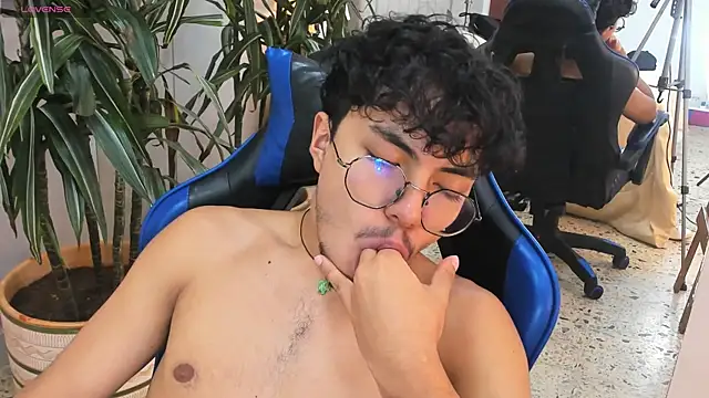 Chatroom XXX en direct de kai_storn