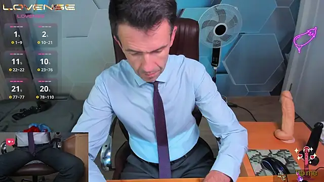 SteveTiger live XXX chat