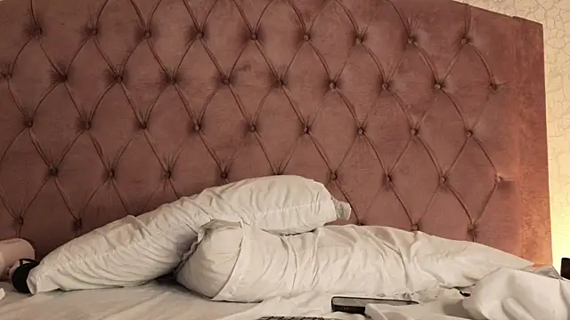 Nioki_ Adlı Modelin Canlı XXX Sohbeti