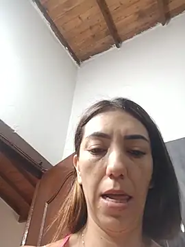 LunaZambrano 现场XXX聊天