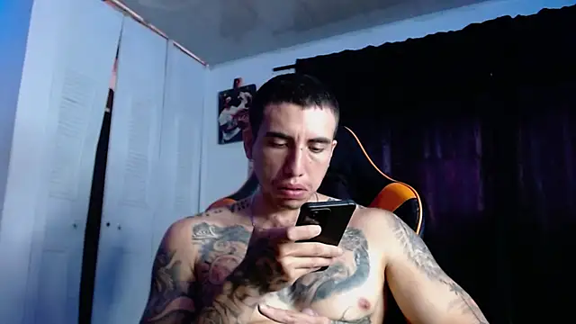 Czat XXX na żywo – Adam_Hudsond