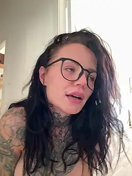 SkinnyLilly Live XXX-chat