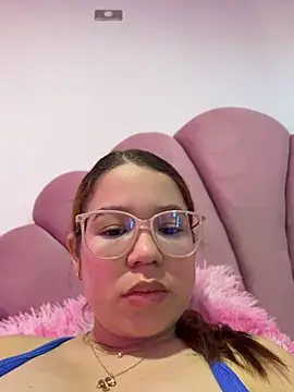 Lucyklein2022's Live XXX Chat