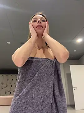 XXX chat uživo modela CrystalClean