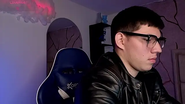 Pokazy przed kamerką – JamesCr_