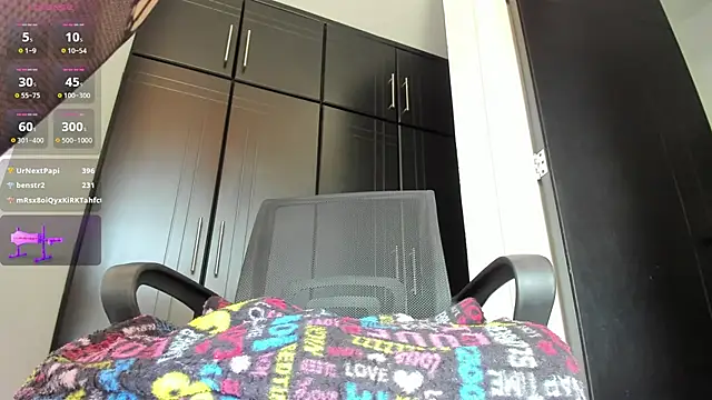 valery_sweetscheeks' Live XXX Chat