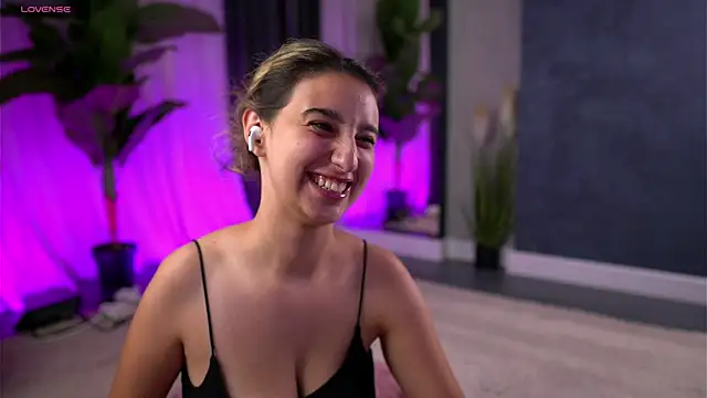JullyFox Adlı Modelin Canlı XXX Sohbeti