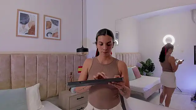 แชท XXX สดของ DinahCarter