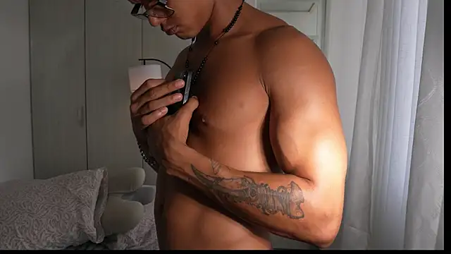 Paradise_boy__ webkamerás műsora