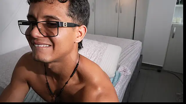 Paradise_boy__ Webcam Show