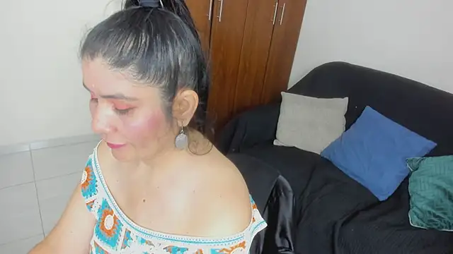 kiraGeiner's Live XXX Chat
