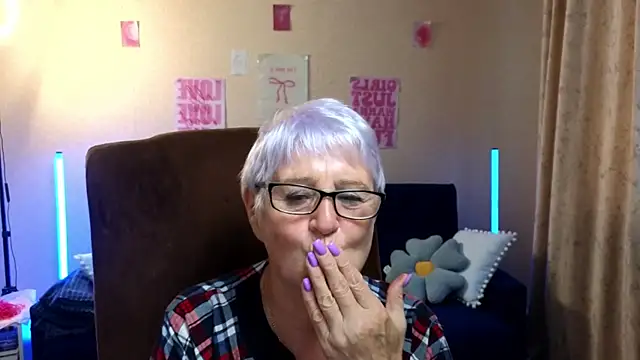 Sandra_Snowflake's Live XXX Chat