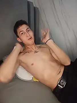 Chatroom XXX en direct de Axel_Romanov