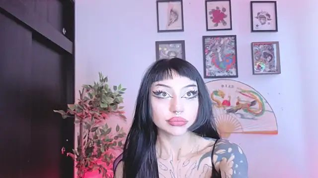 catipetite XXX чат на живо
