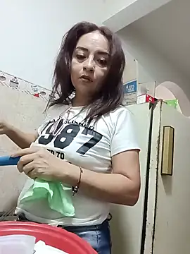 tany90's Live XXX Chat