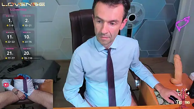 SteveTiger live XXX chat