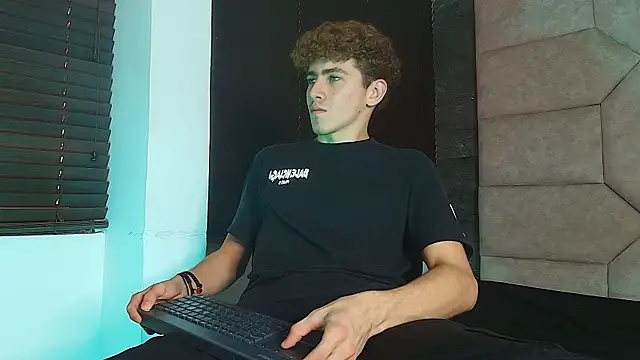 Tyler_Mcrey élő XXX-chatje