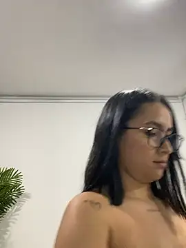 Val12777 Chat XXX in diretta