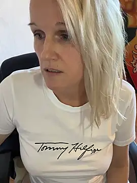 Tinny84 Live XXX Chat