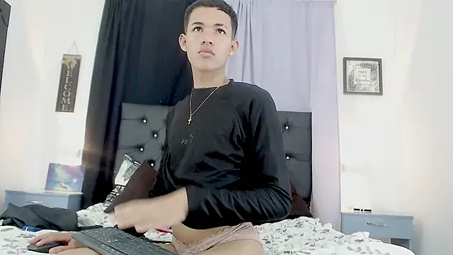 RoySteven live XXX chat