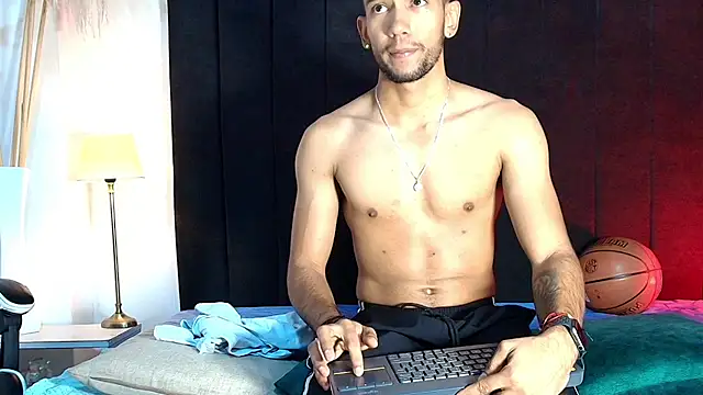 MaicolParker_ Adlı Modelin Canlı XXX Sohbeti
