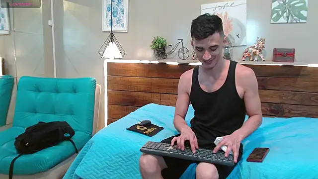 FelipeFriendly live XXX chat