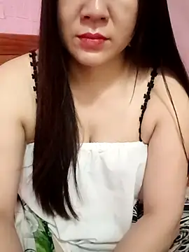Romilk-12's Live XXX Chat
