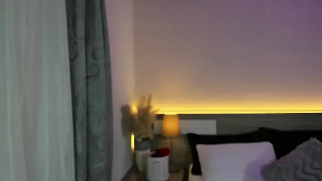 ZarahFoxx's Live XXX Chat