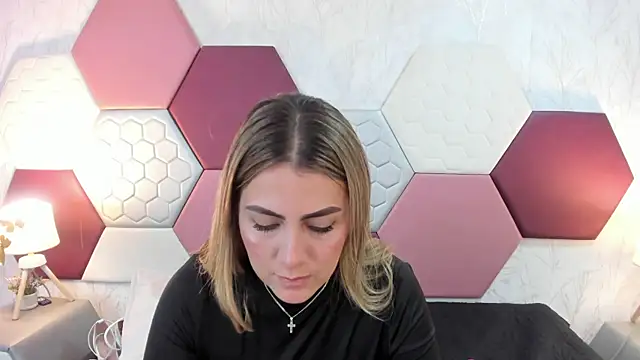 AriaRous Adlı Modelin Canlı XXX Sohbeti